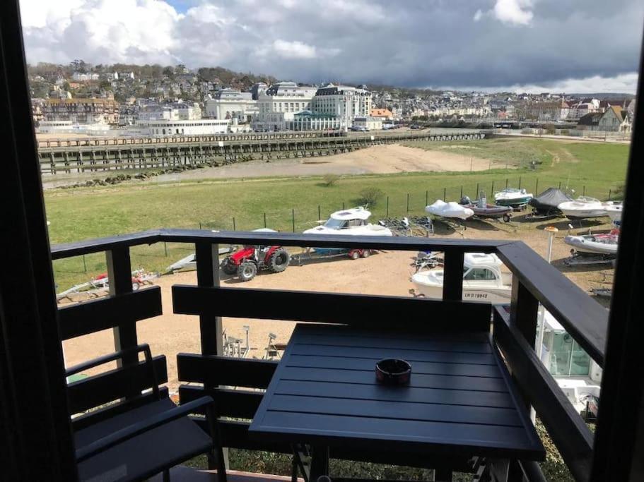 Le Cocooning-Studio Deauville Marina Avec Terrasse Vue Mer Et Plage Buitenkant foto